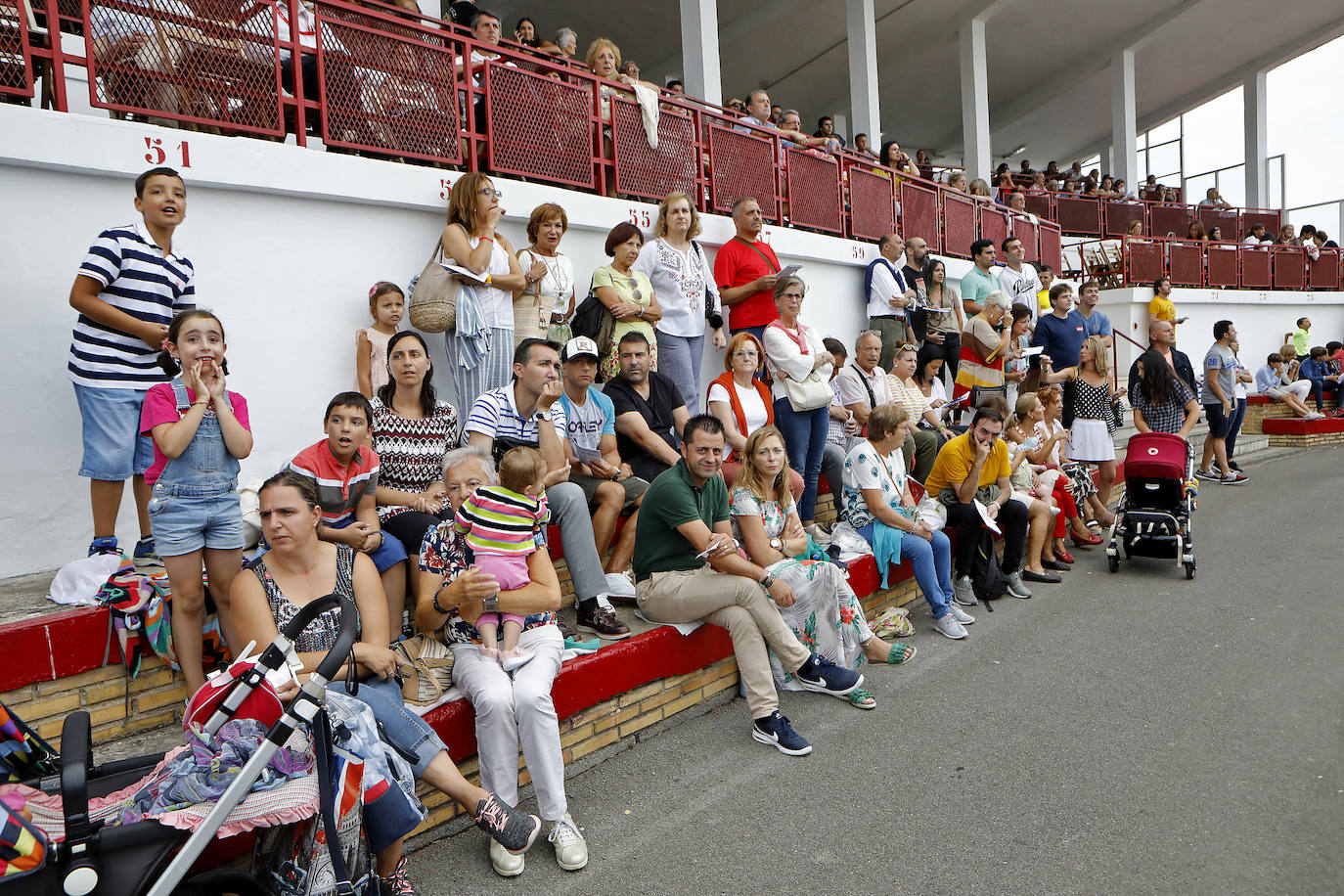 Las Mestas vive de nuevo el Concurso Hípico más importante del verano en España, que mantiene el carácter de oficial y que llega ya a los 77 años de vida. Emoción, saltos, galopes y 5 días por delante para cerrar el verano con un fin de semana de gran altura en Gijón.