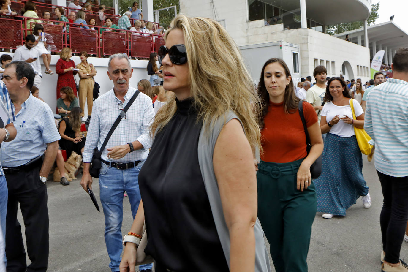 Las Mestas vive de nuevo el Concurso Hípico más importante del verano en España, que mantiene el carácter de oficial y que llega ya a los 77 años de vida. Emoción, saltos, galopes y 5 días por delante para cerrar el verano con un fin de semana de gran altura en Gijón.
