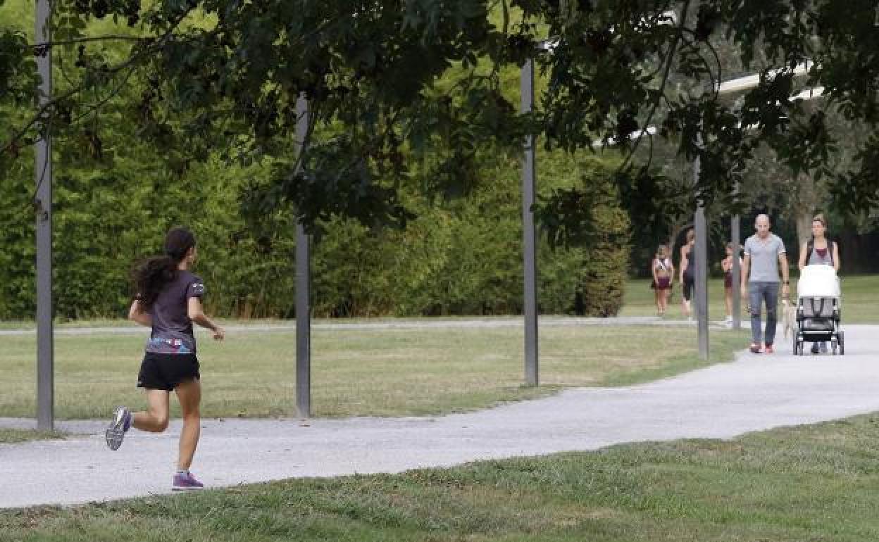 La Policía sigue con la investigación para localizar al violador del parque fluvial de Gijón