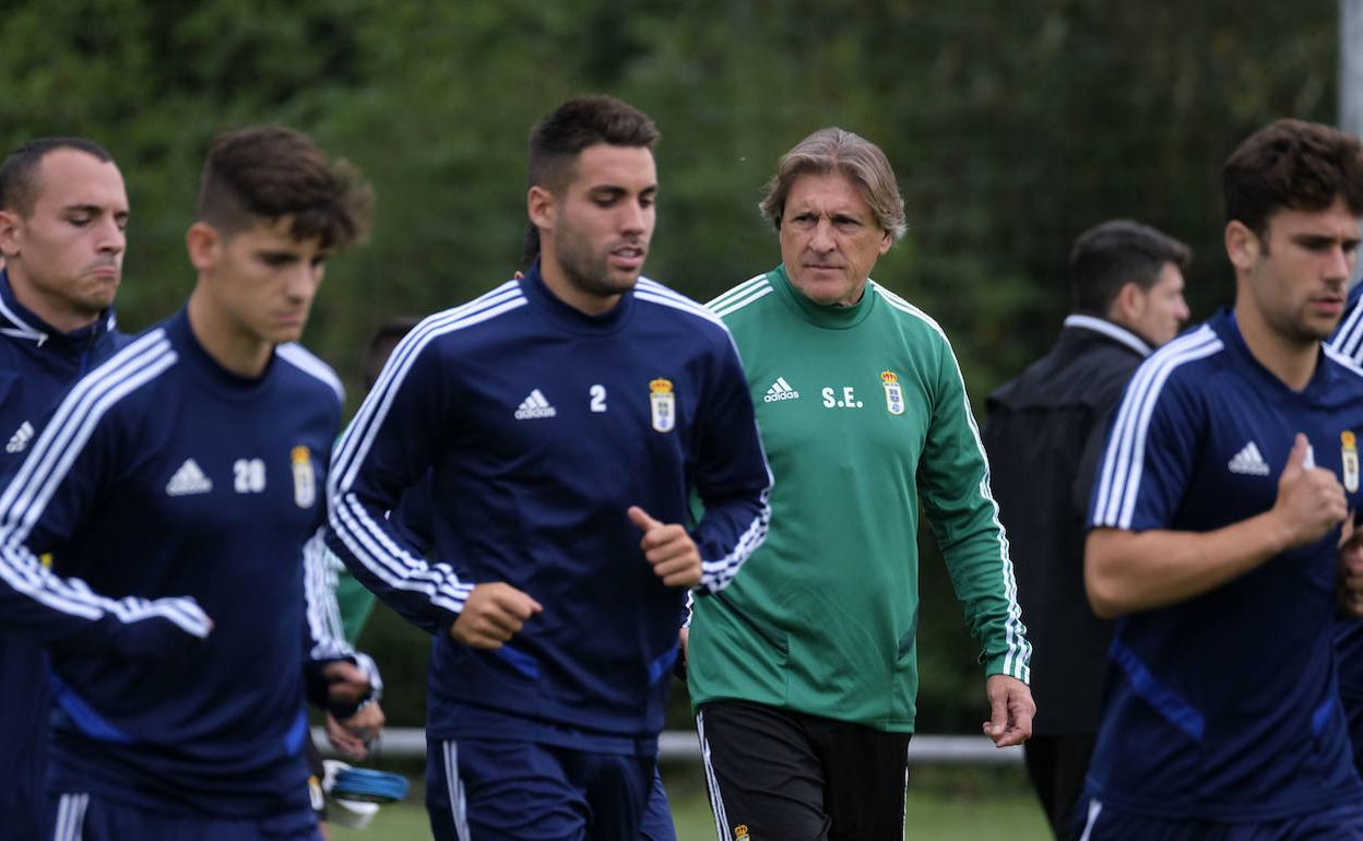 Sergio Egea, durante el entrenamiento del Real Oviedo de este jueves.