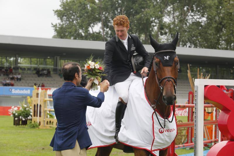 Abrió la 2ª jornada del CSIO un trofeo con la velocidad como protagonista y tras una interesante pugna por el liderato, el irlandés Alexander Butler a lomos de «Dekato» repitió victoria en el verde de Las Mestas con un registro imbatible de 31,52 en la 2ª fase. Mientras que el binomio formado por el jinete colombiano Nicolás Toro y 'Zinedine Zidane Z', al registrar una marca de 32,62 segundos, se adjudicaron el trofeo correspondiente a la competición de caballos jóvenes de este jueves.
