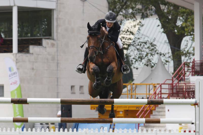 Abrió la 2ª jornada del CSIO un trofeo con la velocidad como protagonista y tras una interesante pugna por el liderato, el irlandés Alexander Butler a lomos de «Dekato» repitió victoria en el verde de Las Mestas con un registro imbatible de 31,52 en la 2ª fase. Mientras que el binomio formado por el jinete colombiano Nicolás Toro y 'Zinedine Zidane Z', al registrar una marca de 32,62 segundos, se adjudicaron el trofeo correspondiente a la competición de caballos jóvenes de este jueves.