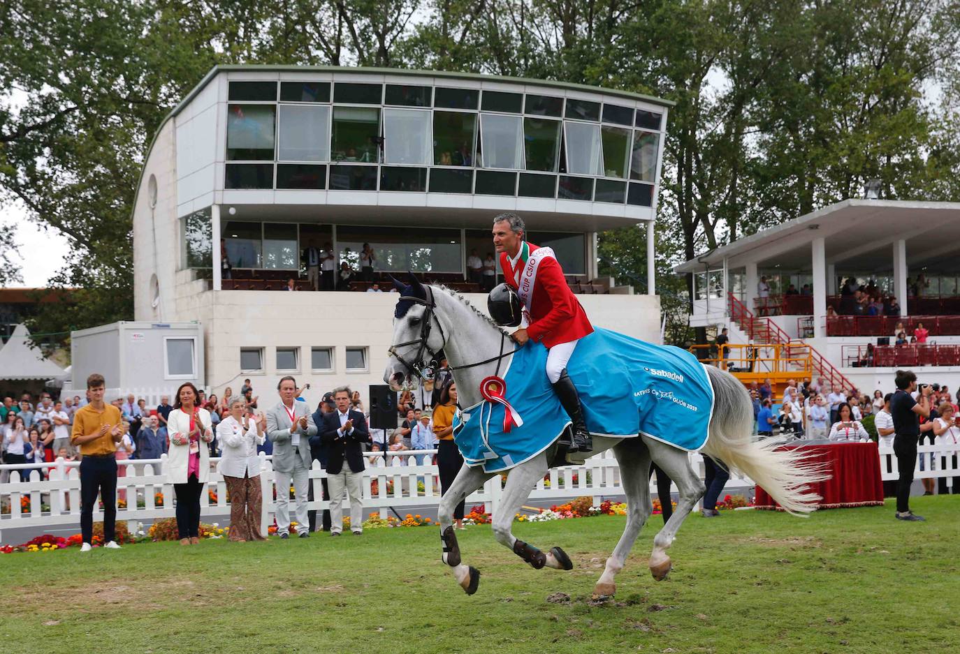 El equipo italiano, formado por Filippo Marco Bologni, Antonio María Garofalo, Emanuelle Camilli y Antonio Alfonso, acabó los dos recorridos con seis puntos de penalización lo que les supone su primera victoria en la Copa de Naciones desde que se disputa en Gijón.