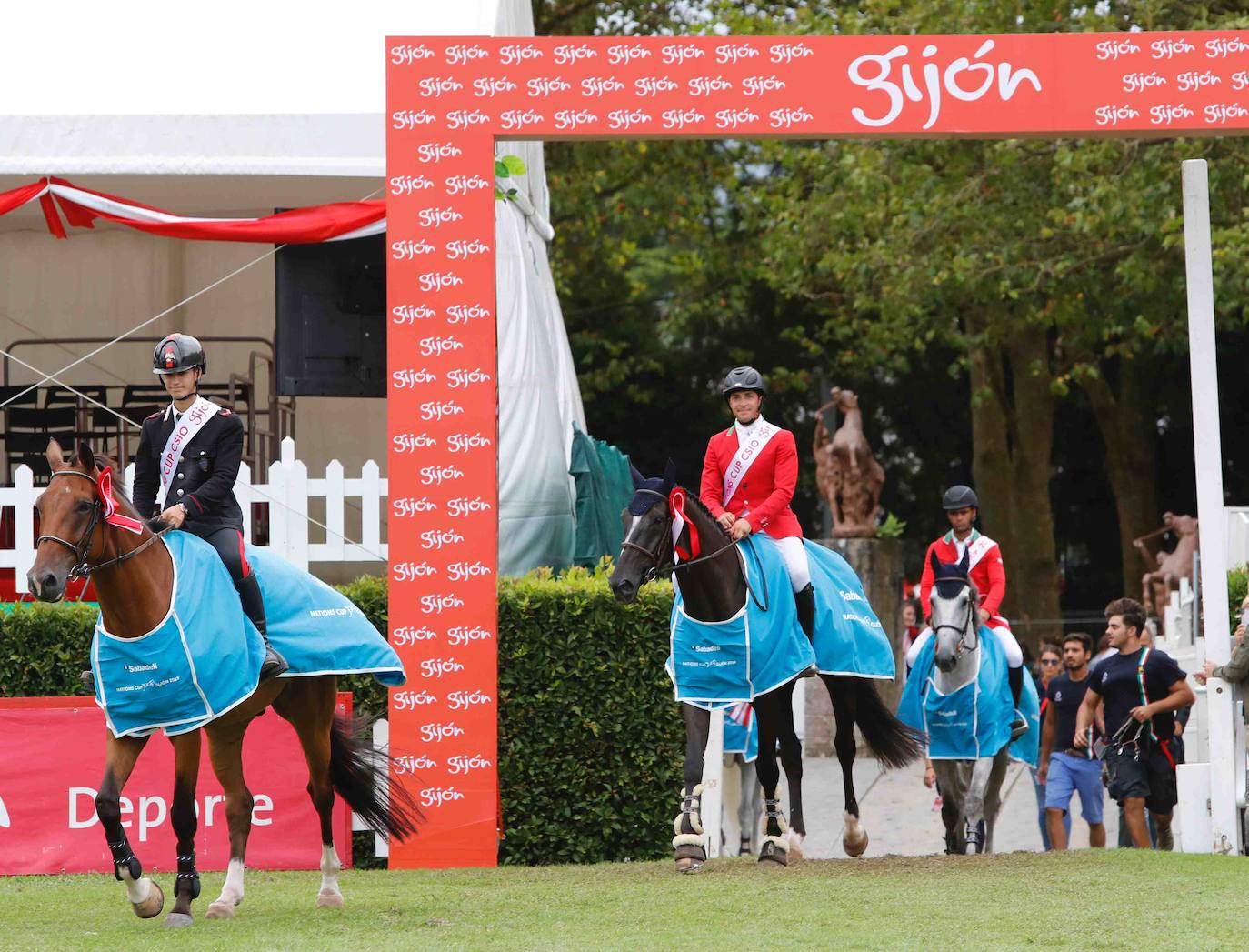 El equipo italiano, formado por Filippo Marco Bologni, Antonio María Garofalo, Emanuelle Camilli y Antonio Alfonso, acabó los dos recorridos con seis puntos de penalización lo que les supone su primera victoria en la Copa de Naciones desde que se disputa en Gijón.