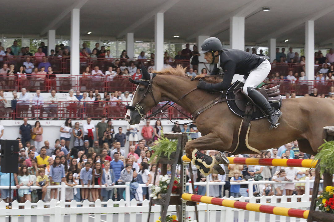 Fotos: Eduardo Álvarez Aznar se impone en una jornada trepidante en el hípico