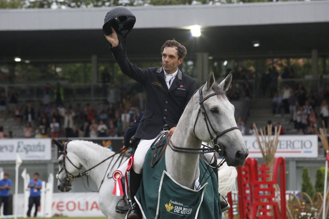 Fotos: Eduardo Álvarez Aznar se impone en una jornada trepidante en el hípico