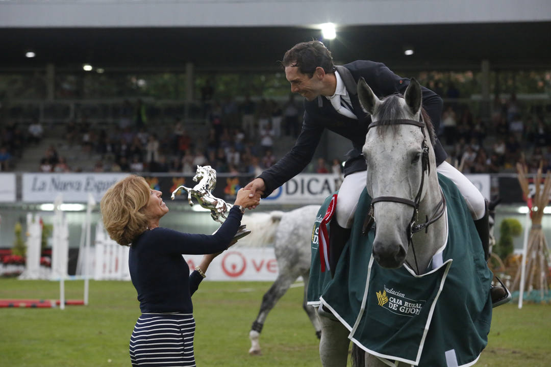 Fotos: Eduardo Álvarez Aznar se impone en una jornada trepidante en el hípico