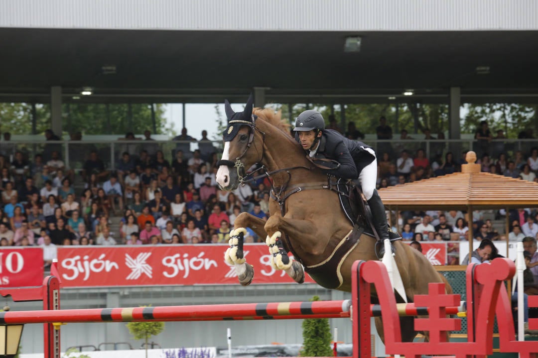 Fotos: Eduardo Álvarez Aznar se impone en una jornada trepidante en el hípico