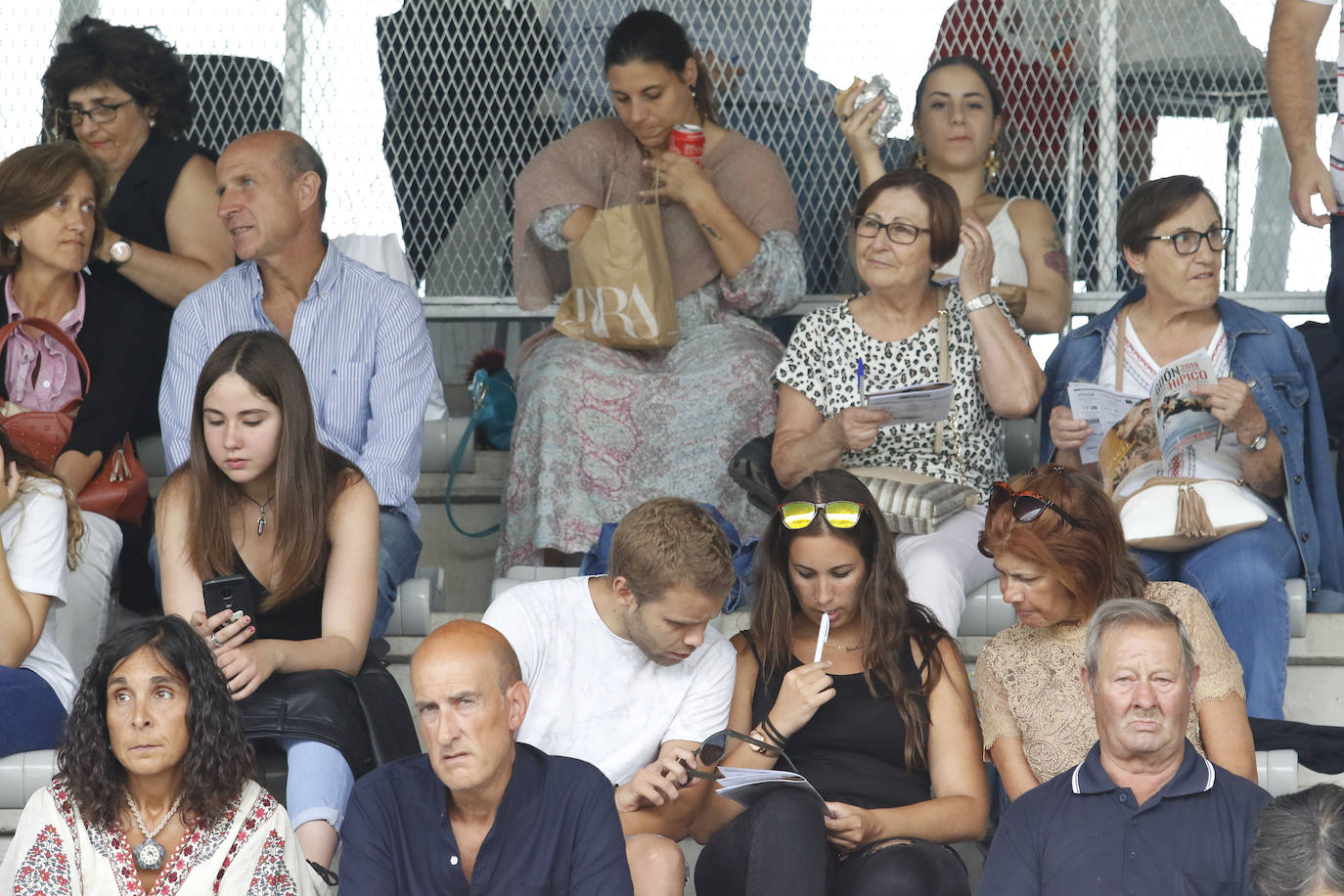El hipódromo de Las Mestas acogió este sábado las pruebas del CSIO Gijón 2019.