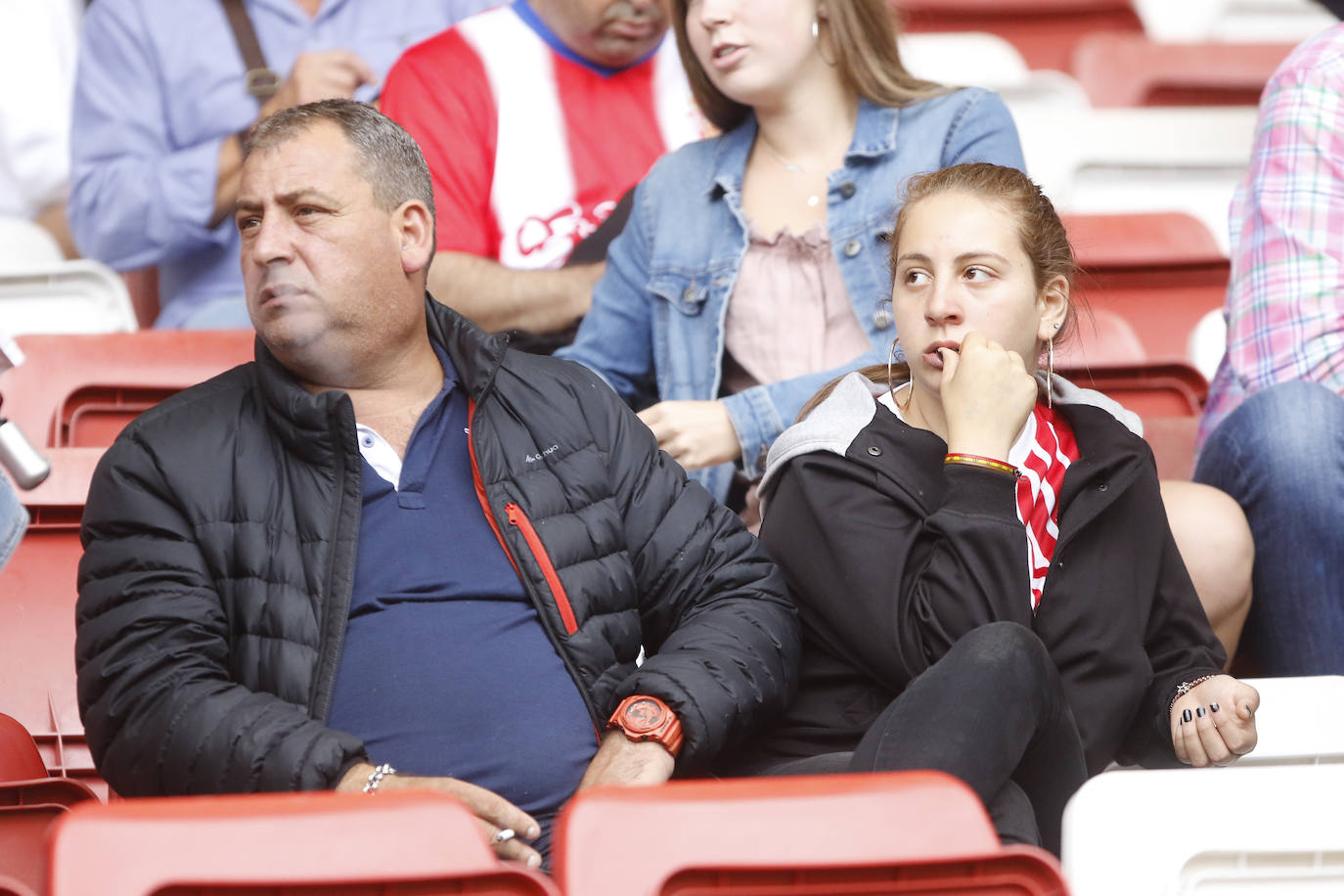 El Molinón se rinde a Manu García en la victoria del Sporting.