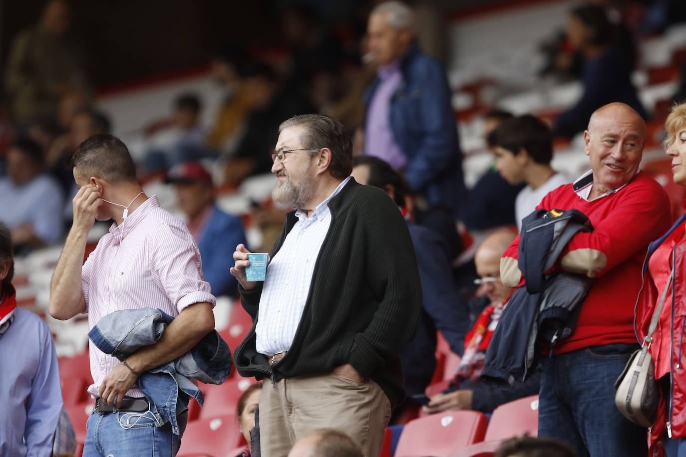 El Molinón se rinde a Manu García en la victoria del Sporting.
