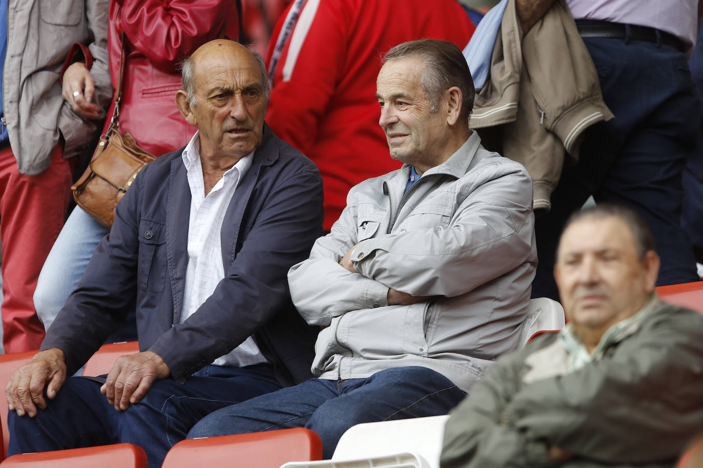 El Molinón se rinde a Manu García en la victoria del Sporting.