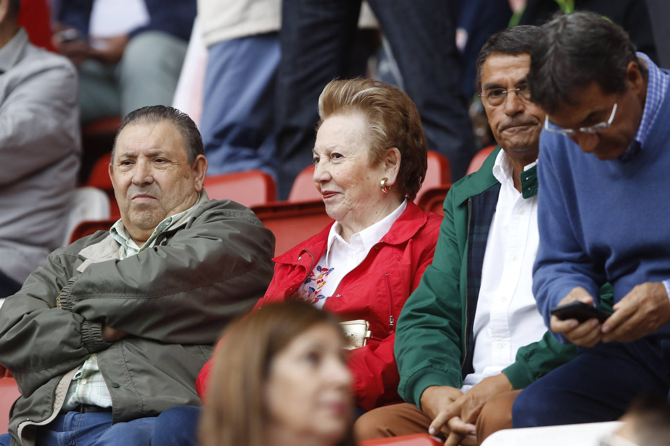 El Molinón se rinde a Manu García en la victoria del Sporting.