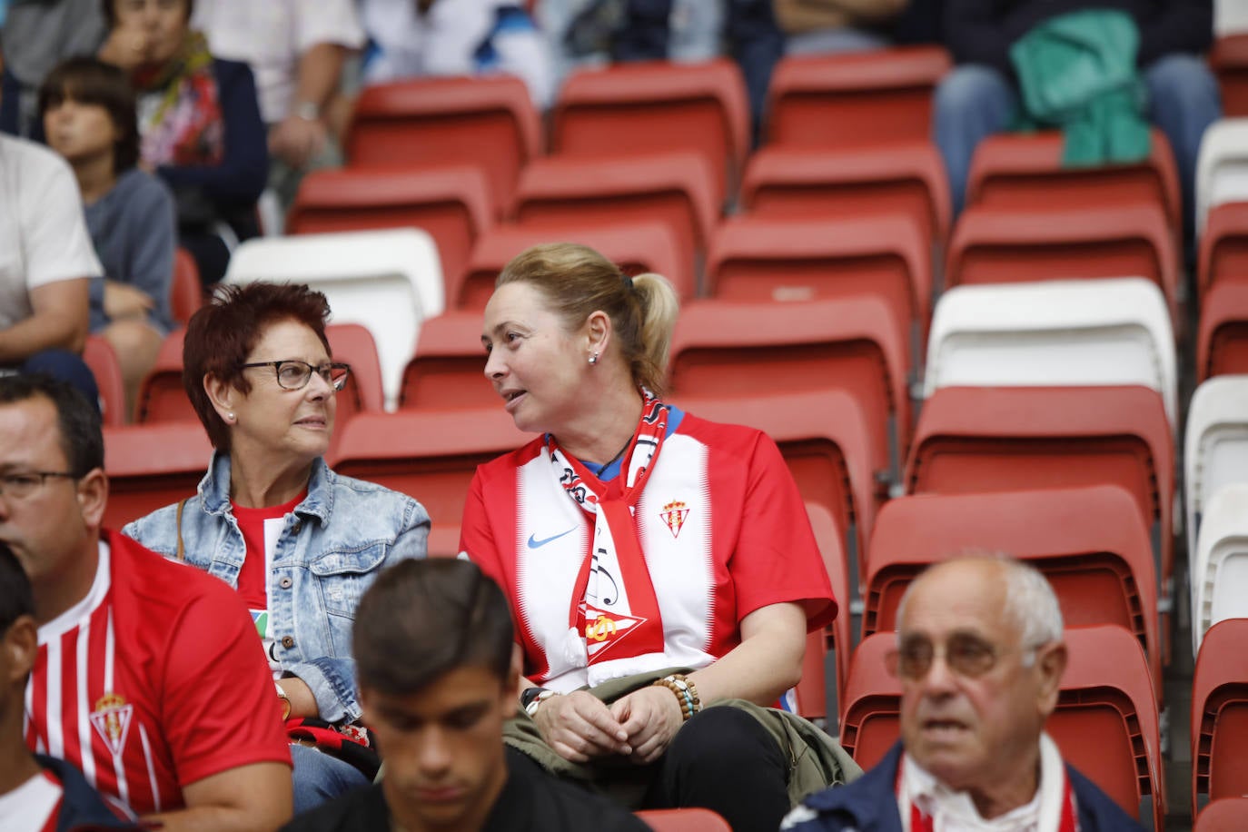 El Molinón se rinde a Manu García en la victoria del Sporting.