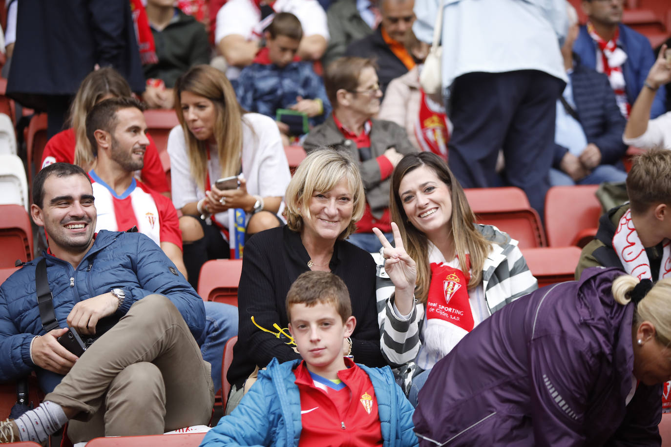 El Molinón se rinde a Manu García en la victoria del Sporting.