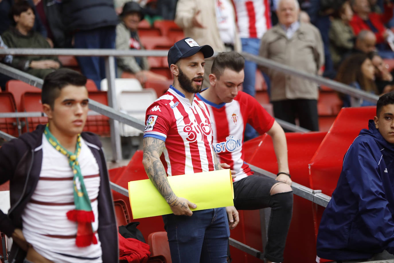 El Molinón se rinde a Manu García en la victoria del Sporting.