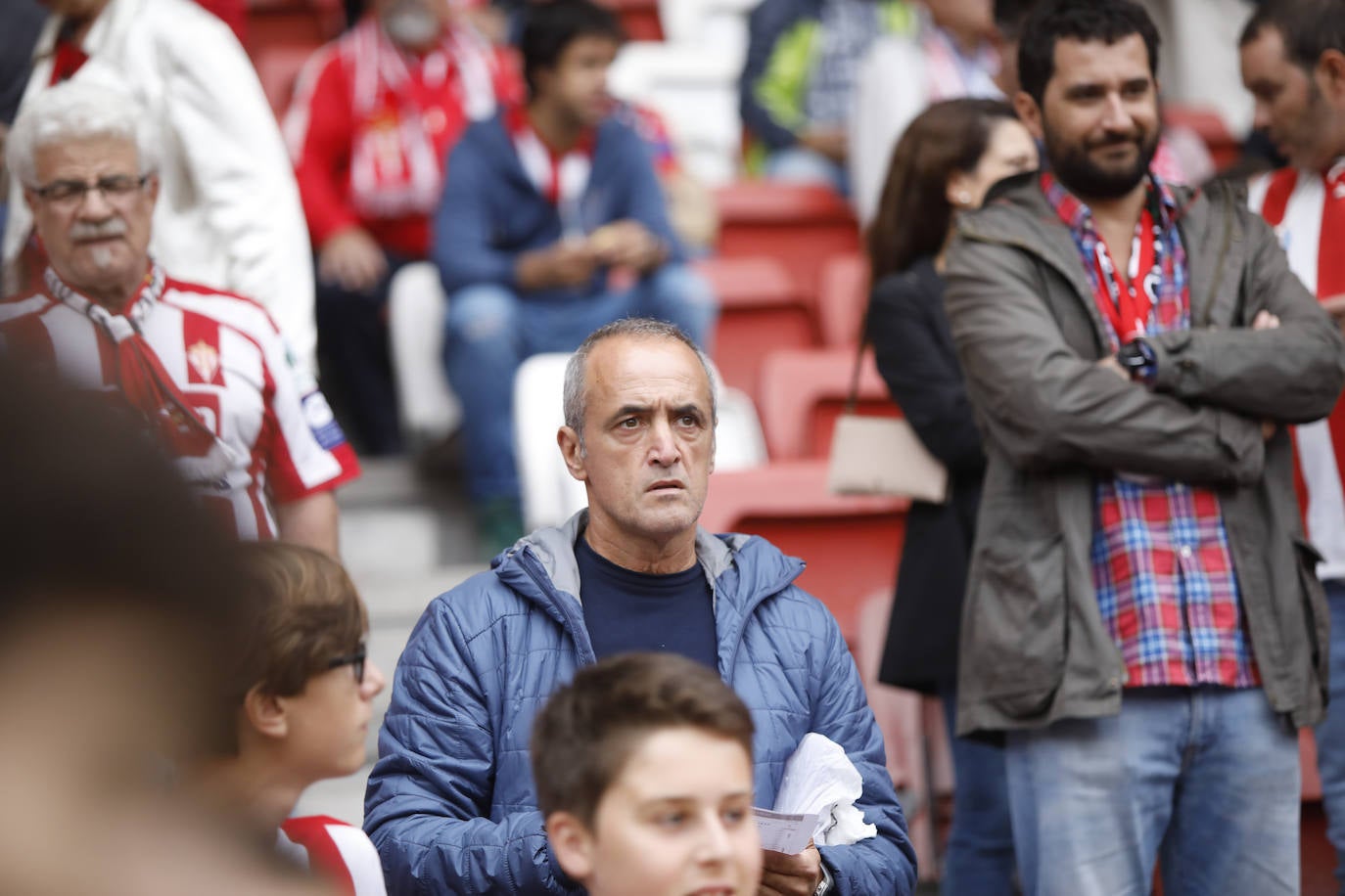 El Molinón se rinde a Manu García en la victoria del Sporting.