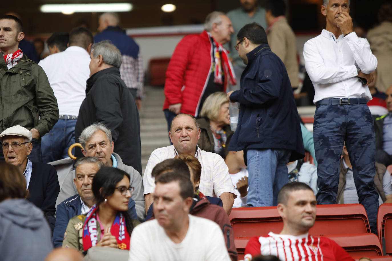 El Molinón se rinde a Manu García en la victoria del Sporting.