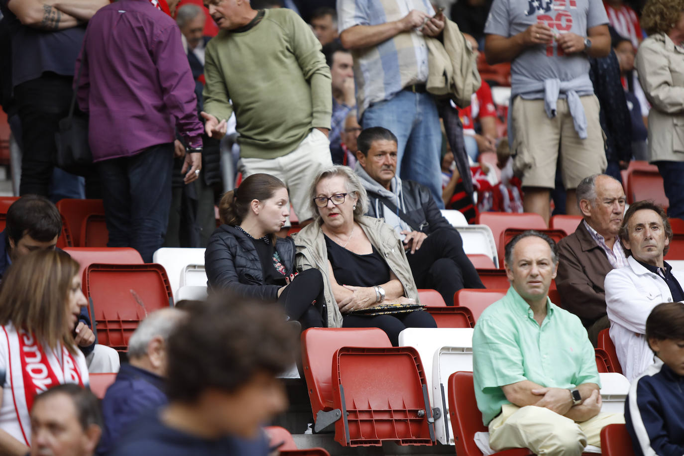 El Molinón se rinde a Manu García en la victoria del Sporting.