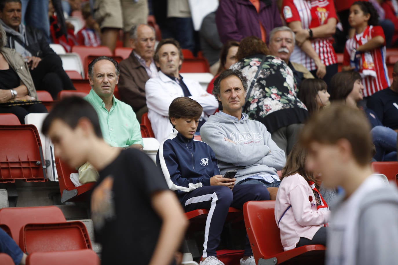 El Molinón se rinde a Manu García en la victoria del Sporting.