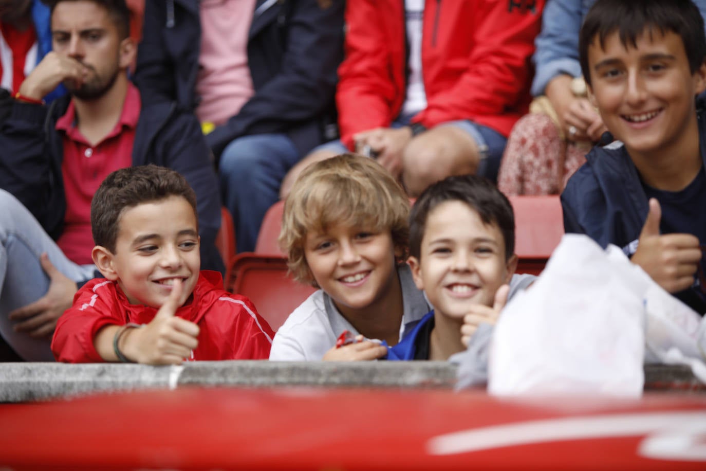 El Molinón se rinde a Manu García en la victoria del Sporting.