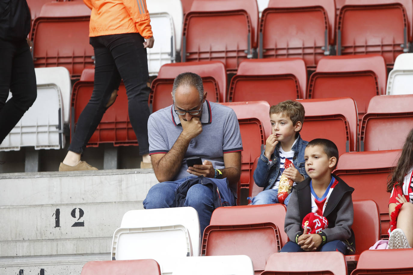 El Molinón se rinde a Manu García en la victoria del Sporting.