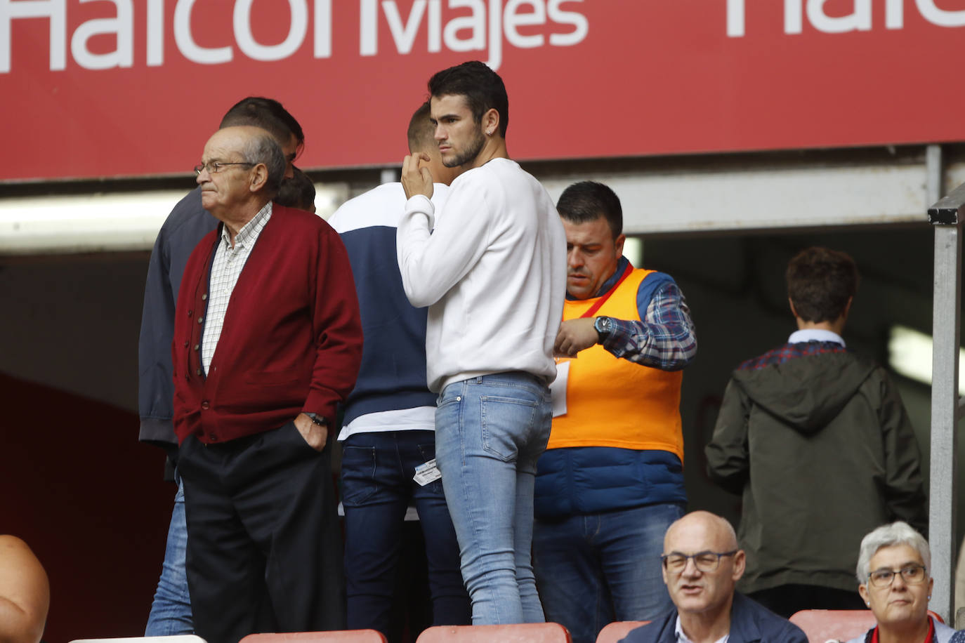 El Molinón se rinde a Manu García en la victoria del Sporting.