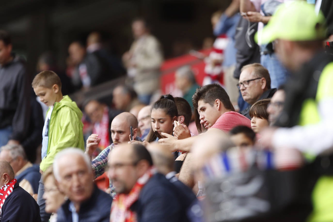 El Molinón se rinde a Manu García en la victoria del Sporting.