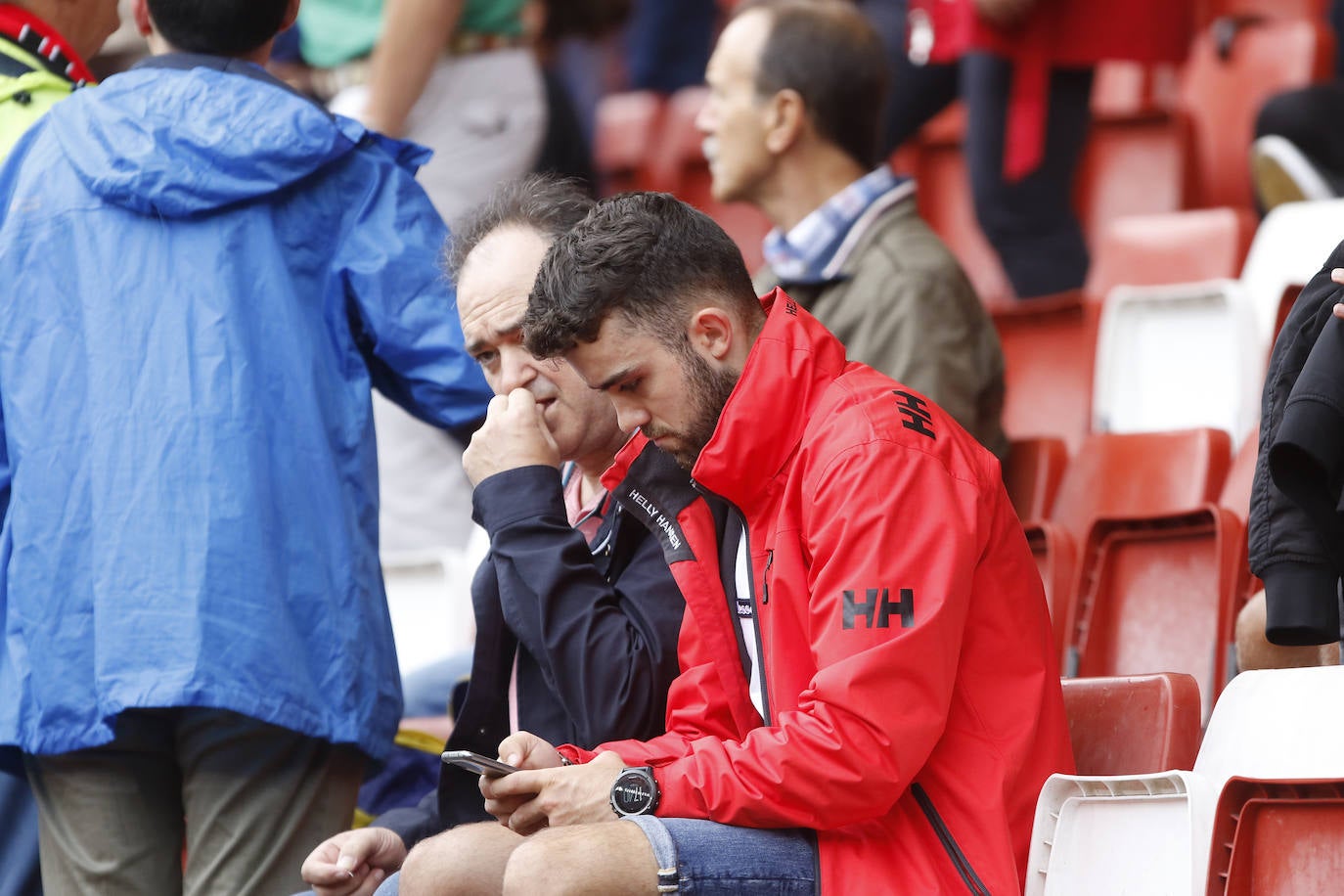 El Molinón se rinde a Manu García en la victoria del Sporting.