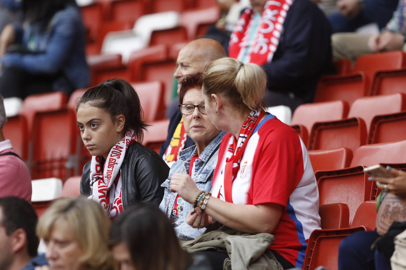 El Molinón se rinde a Manu García en la victoria del Sporting.