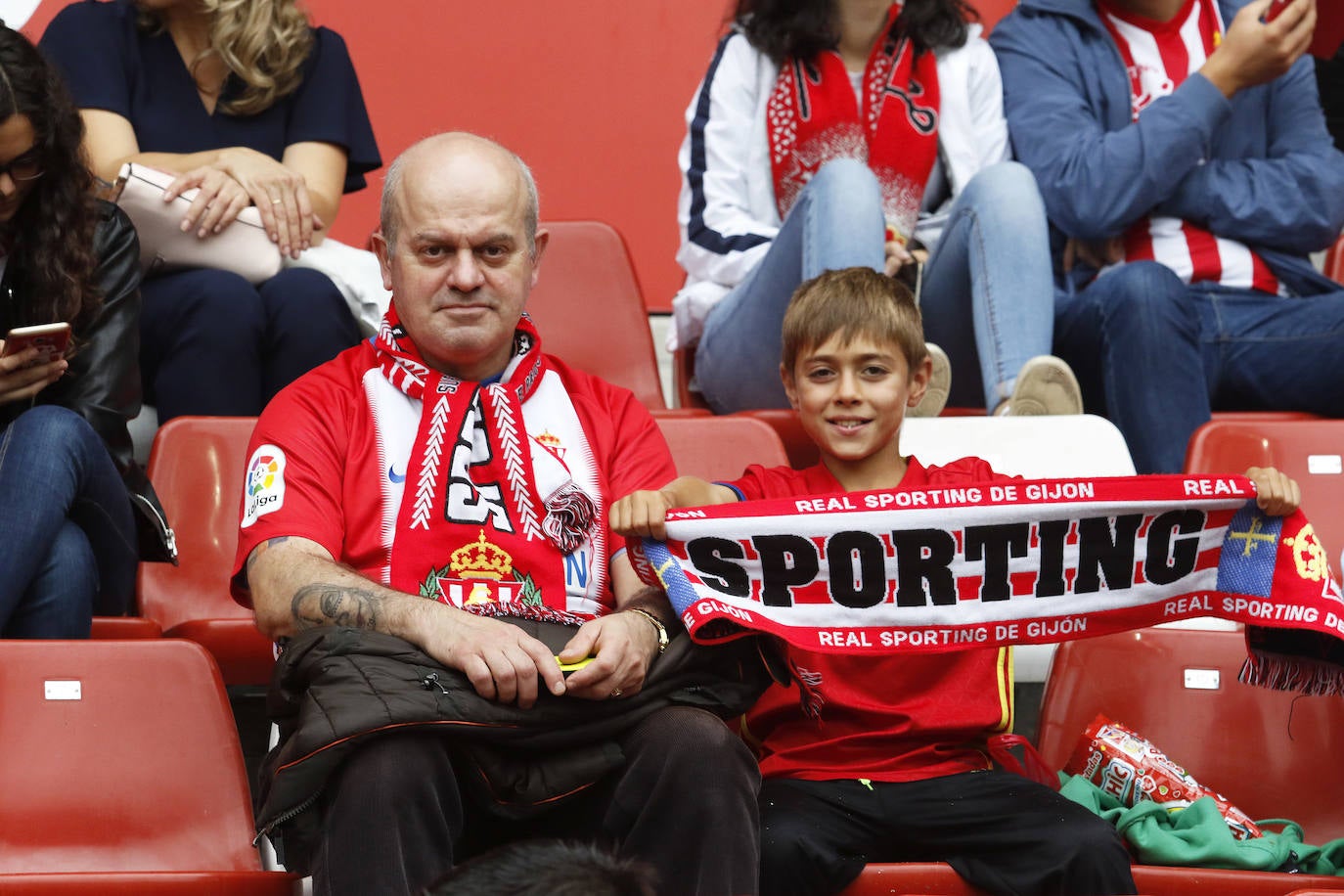 Fotos: ¿Estuviste en el partido Sporting-Albacete? ¡Búscate!