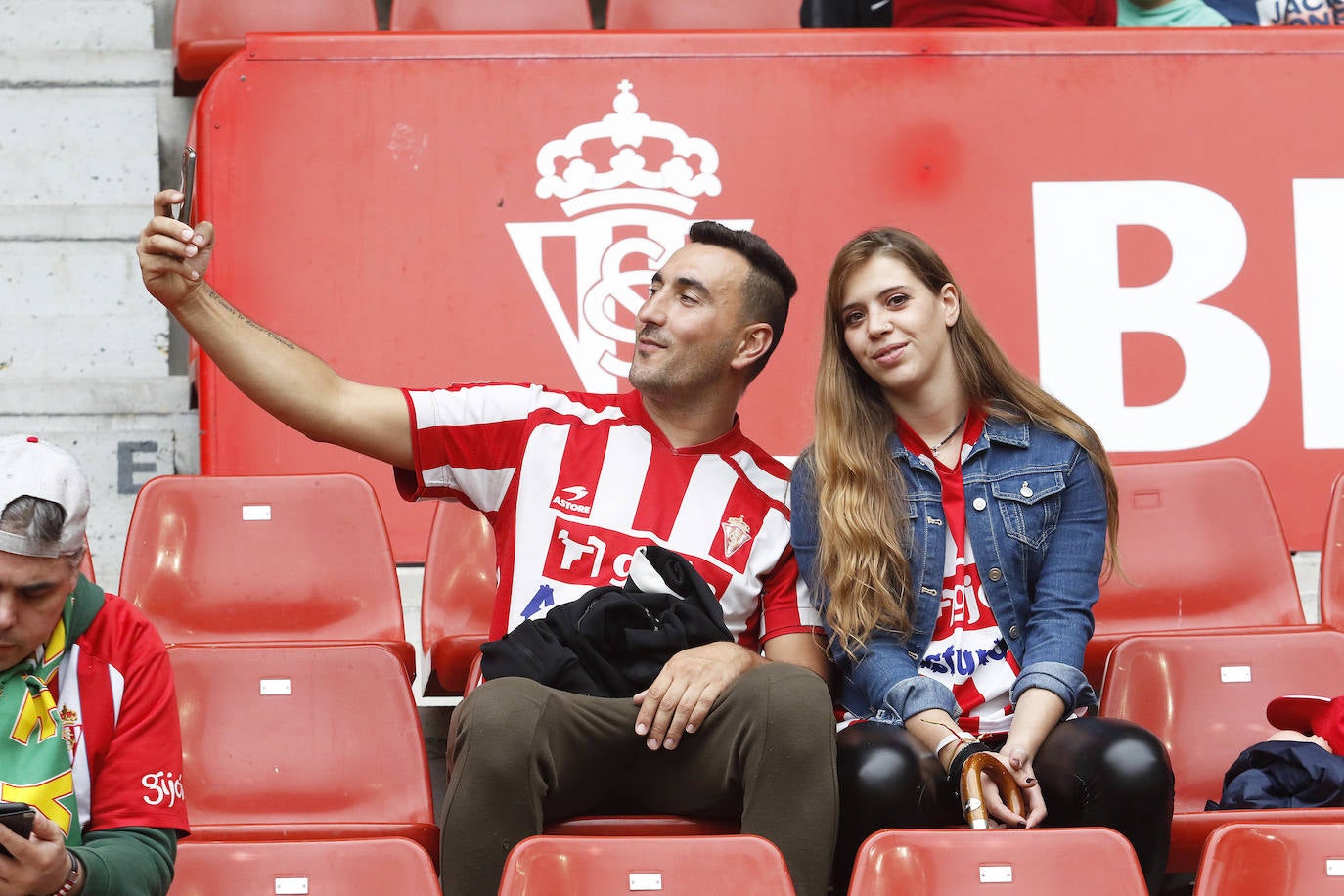 Fotos: ¿Estuviste en el partido Sporting-Albacete? ¡Búscate!