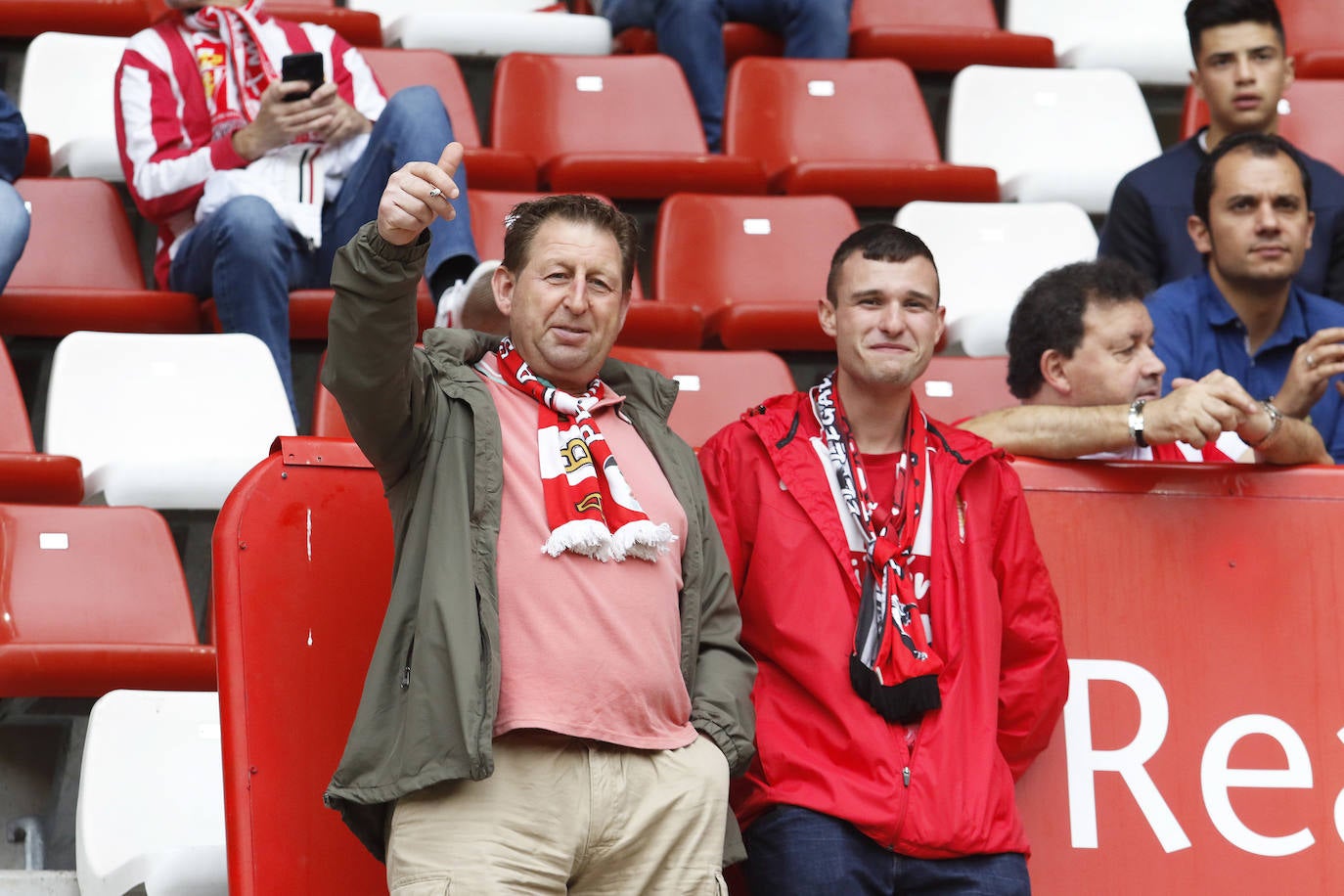 Fotos: ¿Estuviste en el partido Sporting-Albacete? ¡Búscate!