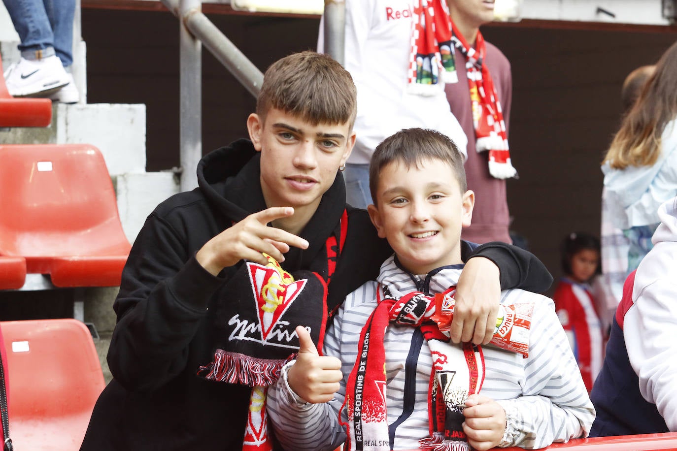 Fotos: ¿Estuviste en el partido Sporting-Albacete? ¡Búscate!