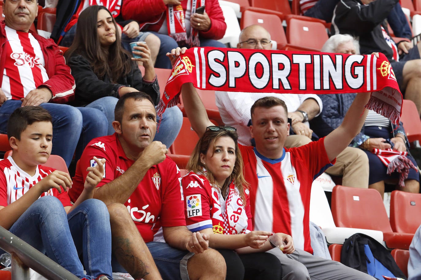 Fotos: ¿Estuviste en el partido Sporting-Albacete? ¡Búscate!