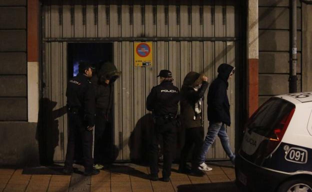 Garaje donde fue encontrado Iván Castro en diciembre de 2017.