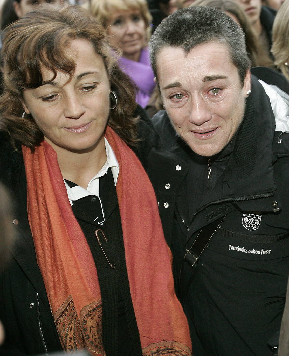 La esquiadora Blanca Fernández Ochoa, pionera del deporte español, se convirtió en una cara muy conocida después de su medalla olímpica. En 2007, participó en una visita institucional a la estación de esquí de Fuentes de Invierno.