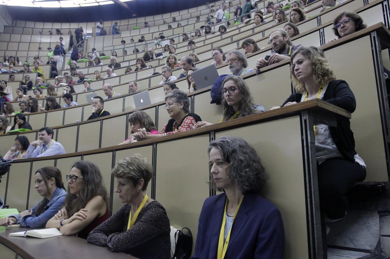 Varios expertos asisten a la conferencia inaugural del Congreso de Epidemiología en Oviedo. 