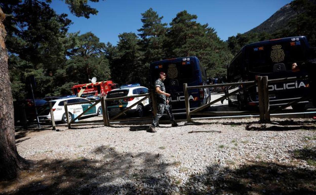 La Guardia Civil y la Policía Nacional, en la zona la que se desplegó el operativo para buscar a Blanca Fernández Ochoa. 