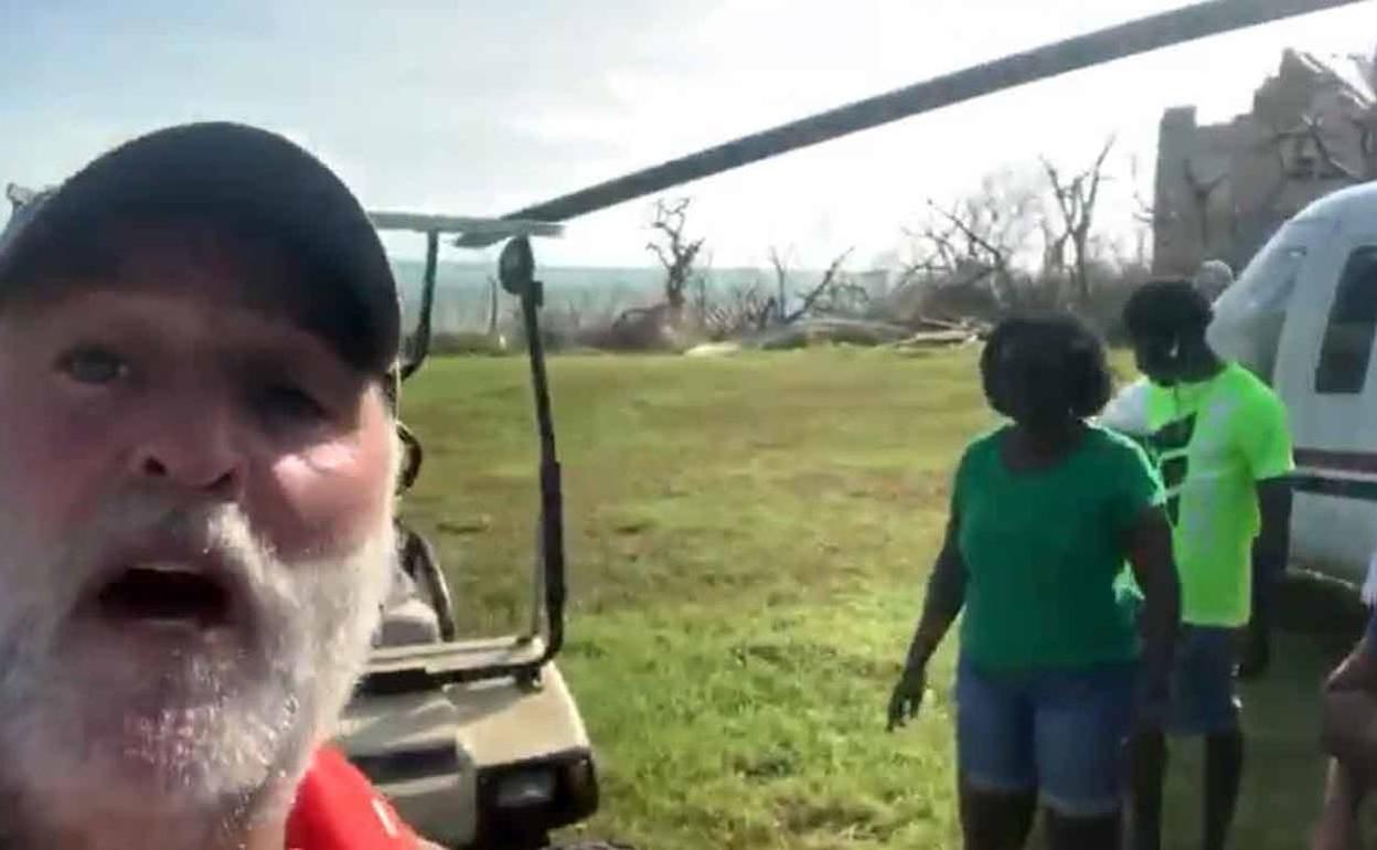 José Andrés, con algunos de los habitantes de Green Turtle Cay. 