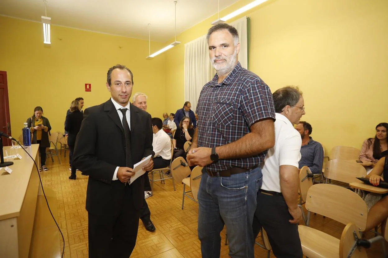 Emilio Díaz y José Luis Casaprima, directores entrante y saliente. 