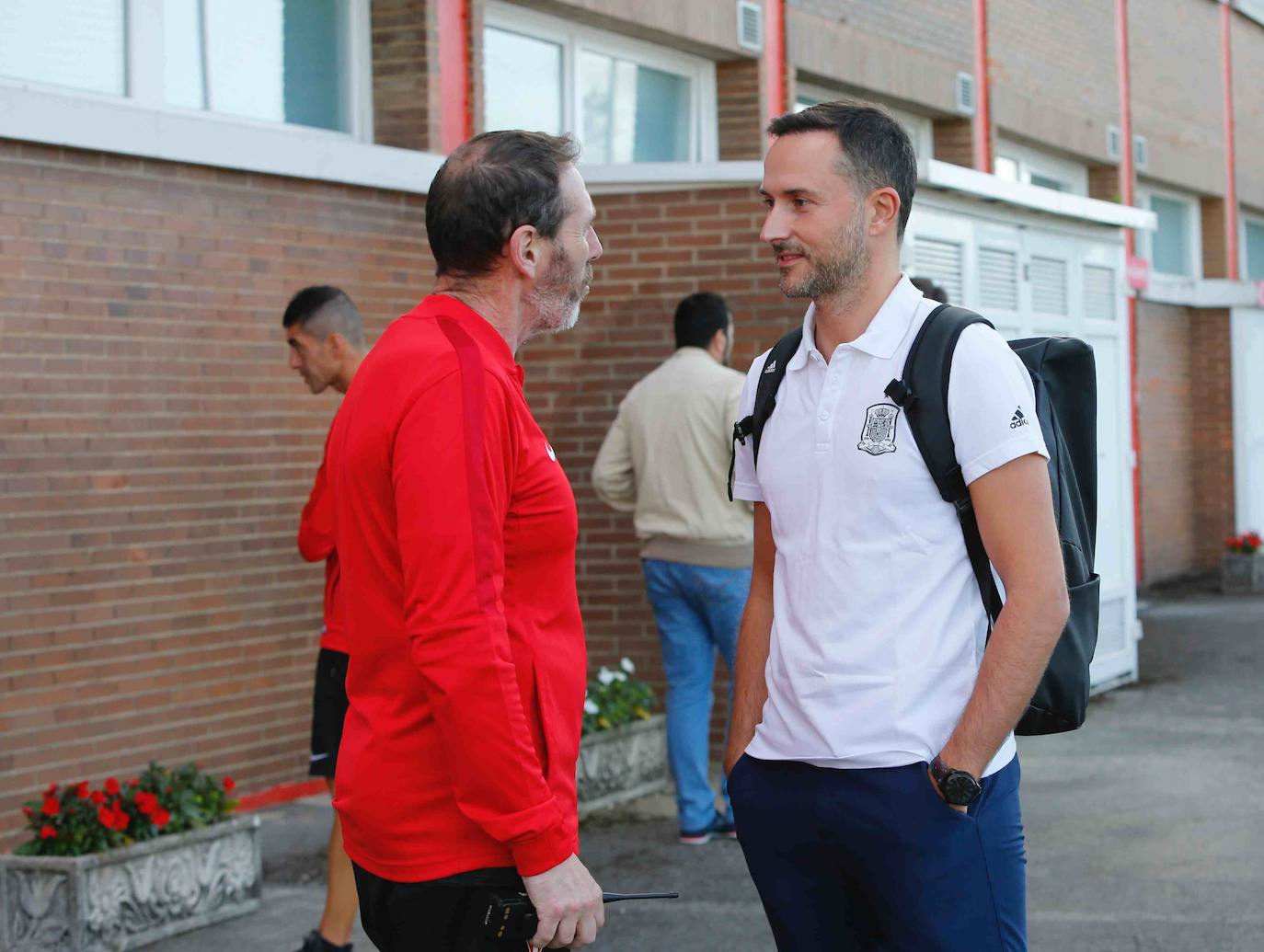 Los futbolistas se entrenaron en Gijón a puerta cerrada para preparar el partido del domingo en El Molinón ante las Islas Feroe