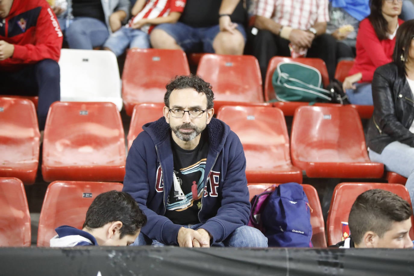 ¿Estuviste este domingo en el partido de la selección española en El Molinón? ¡Búscate en la galería! 