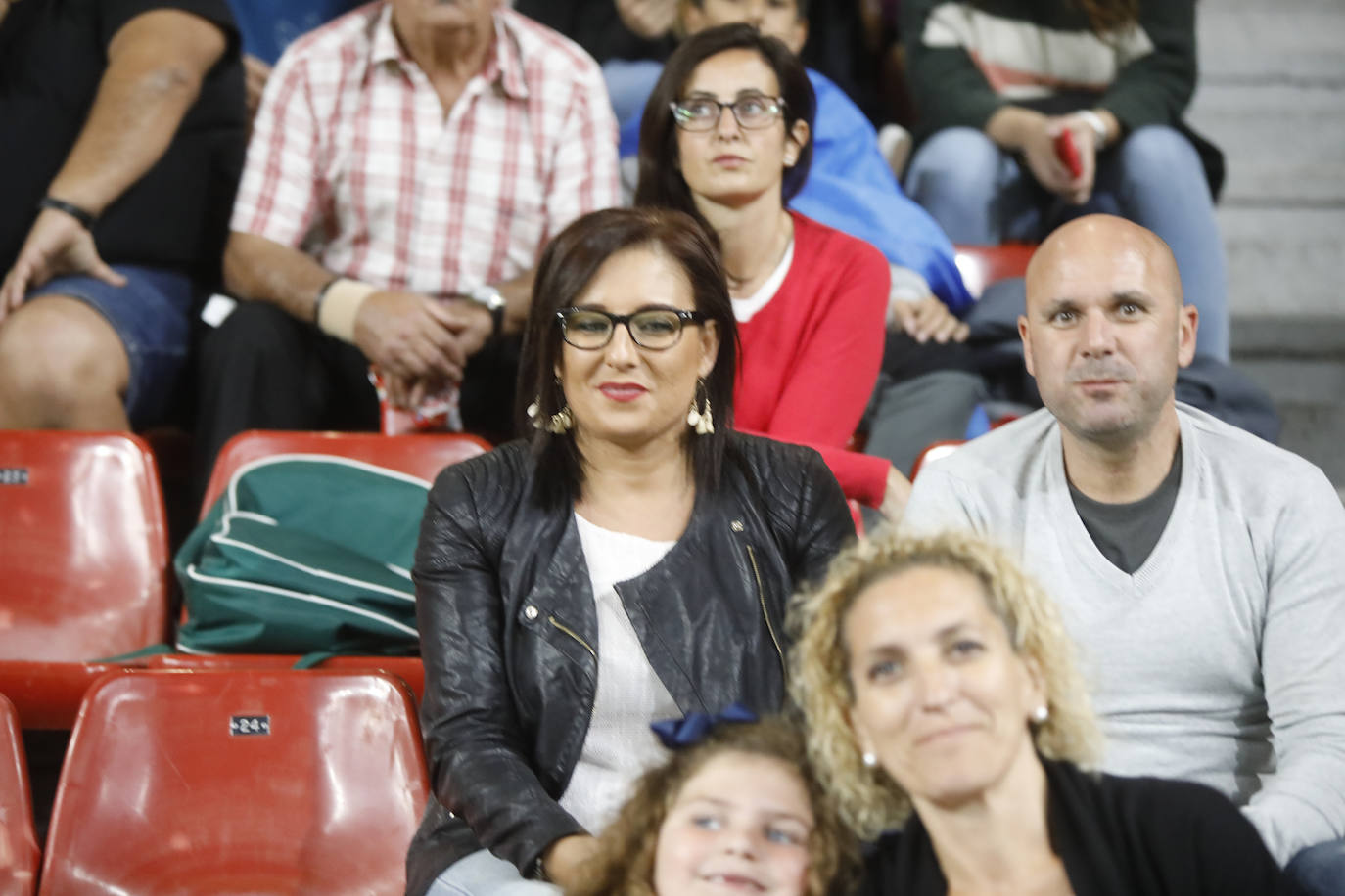 ¿Estuviste este domingo en el partido de la selección española en El Molinón? ¡Búscate en la galería! 