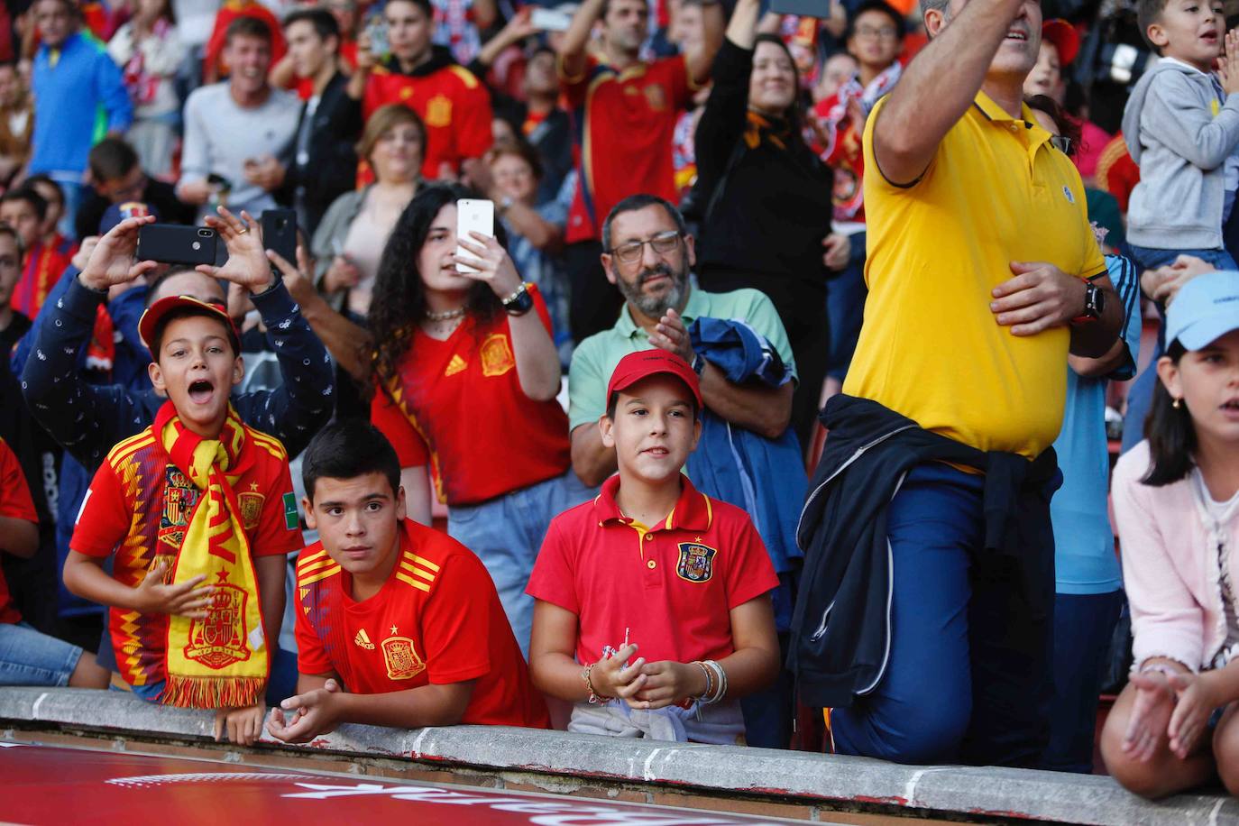 ¿Estuviste este domingo en el partido España-Islas Feroe en El Molinón? 