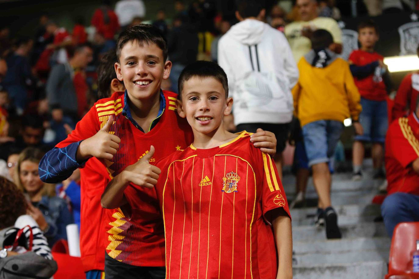 ¿Estuviste este domingo en el partido España-Islas Feroe en El Molinón? 