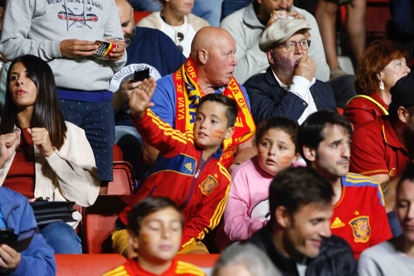 ¿Estuviste este domingo en el partido España-Islas Feroe en El Molinón? 