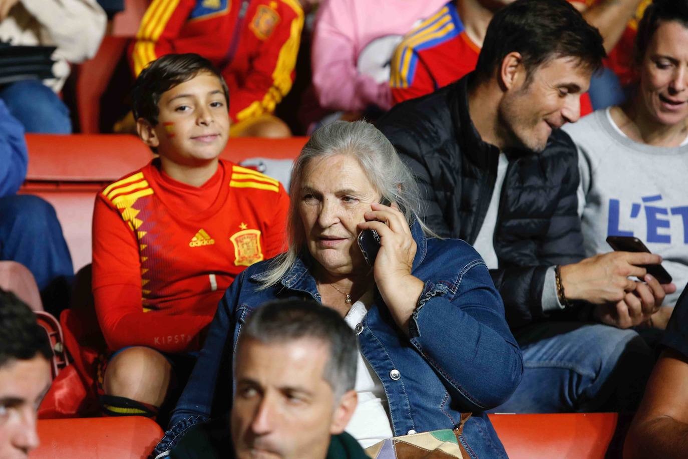 ¿Estuviste este domingo en el partido España-Islas Feroe en El Molinón? 