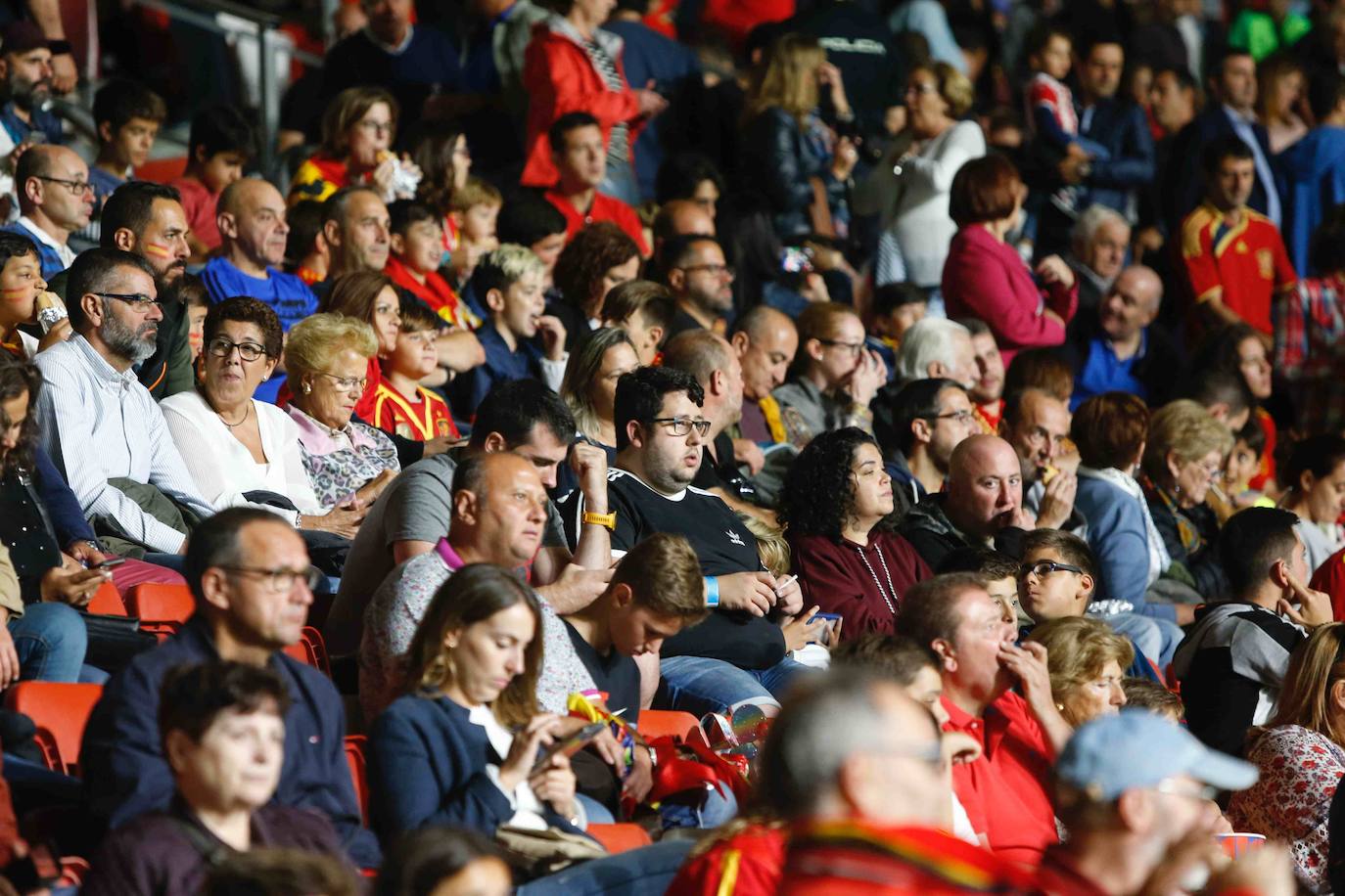 ¿Estuviste este domingo en el partido España-Islas Feroe en El Molinón? 