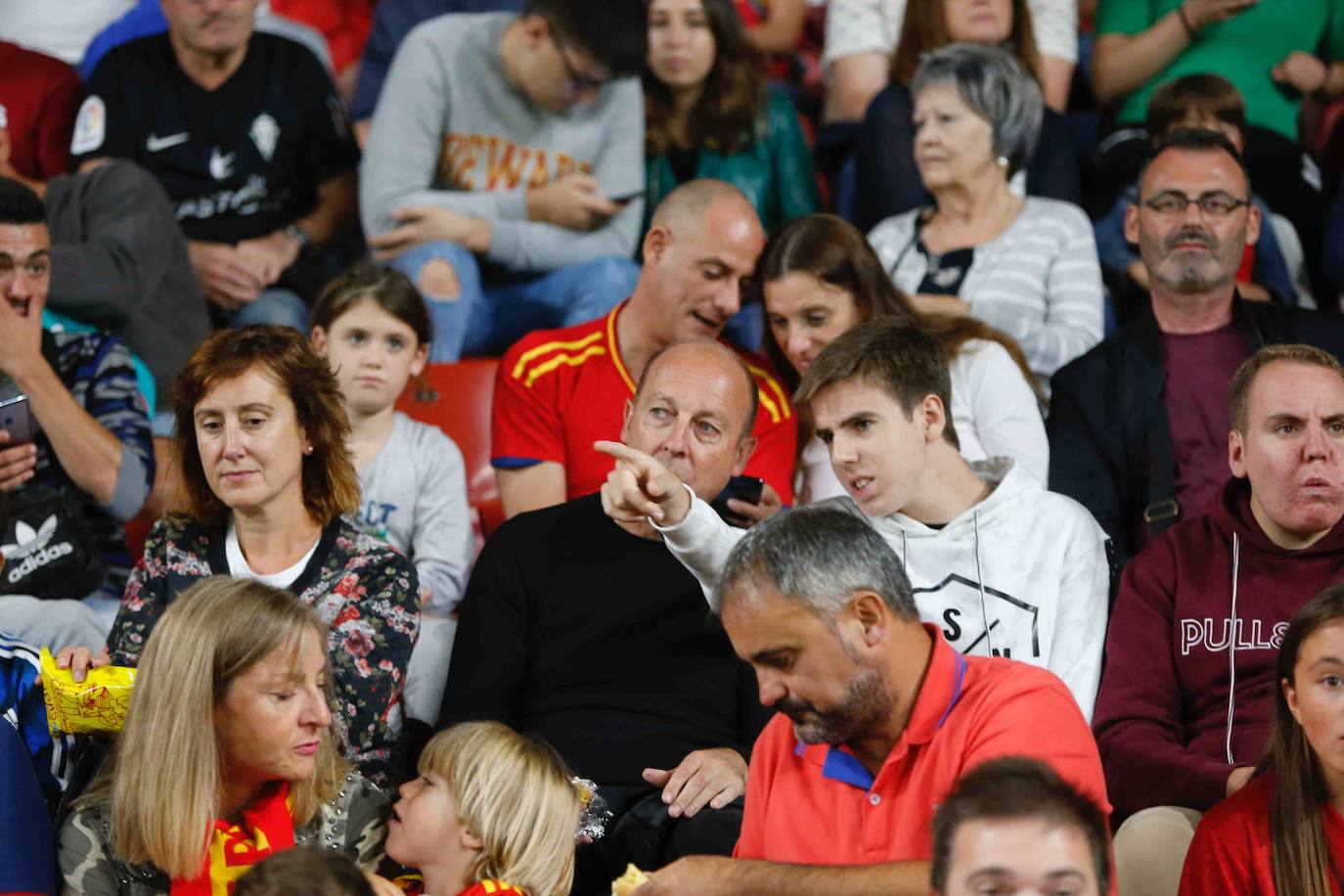 ¿Estuviste este domingo en el partido España-Islas Feroe en El Molinón? 